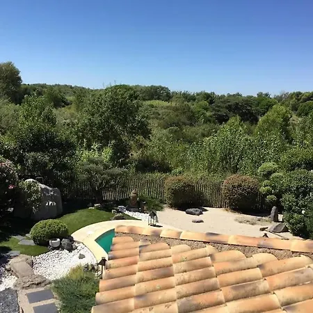 Avec Piscine. A 300m