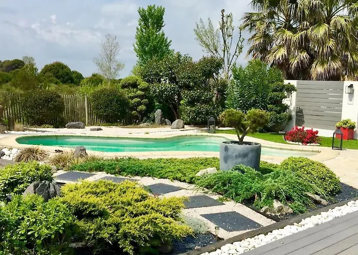 Avec Piscine. A 300m Villa *